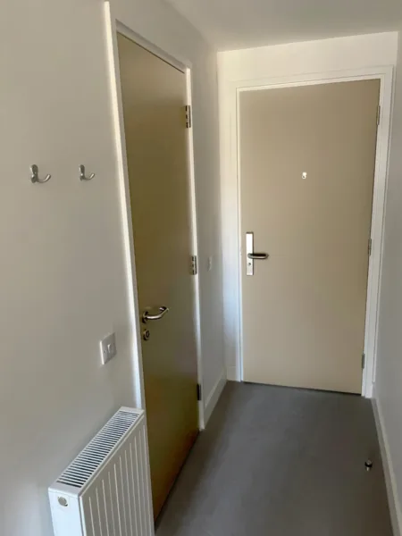 Modulo bathroom and flat entrance door at Silverthorne Lane